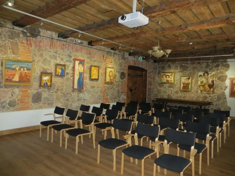 Exhibition room of Räpina Loomemaja