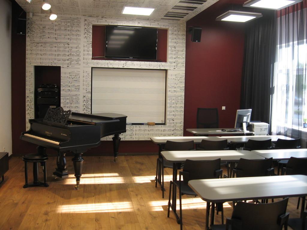 Alo Mattiisen's piano classroom