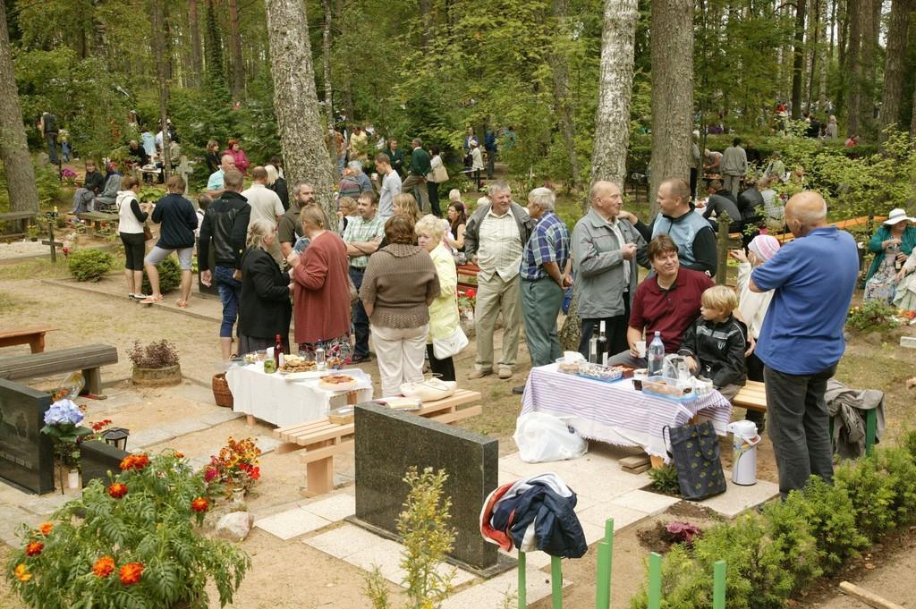 Paasapäev ja Obinitsa kirikupüha