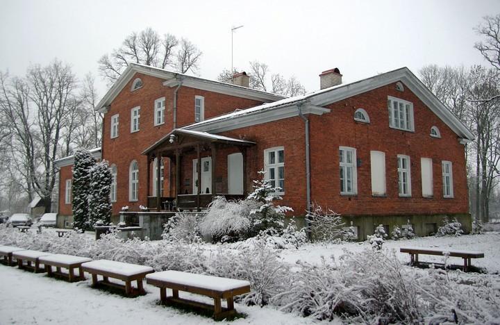 Mädapea Manor