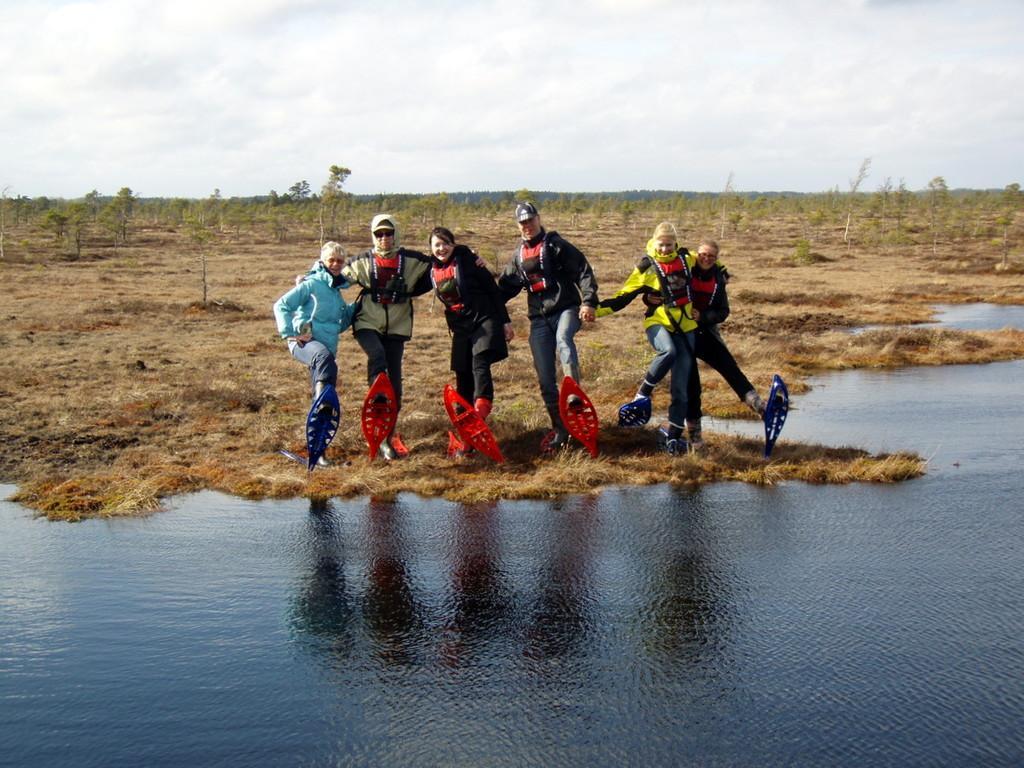 Seikle Vabaks bog-shoe hike to Toonoja swamp island in the Soomaa National Park