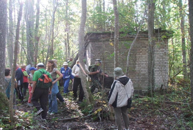 Guided military nature hike in Tahkuna, Hiiu County