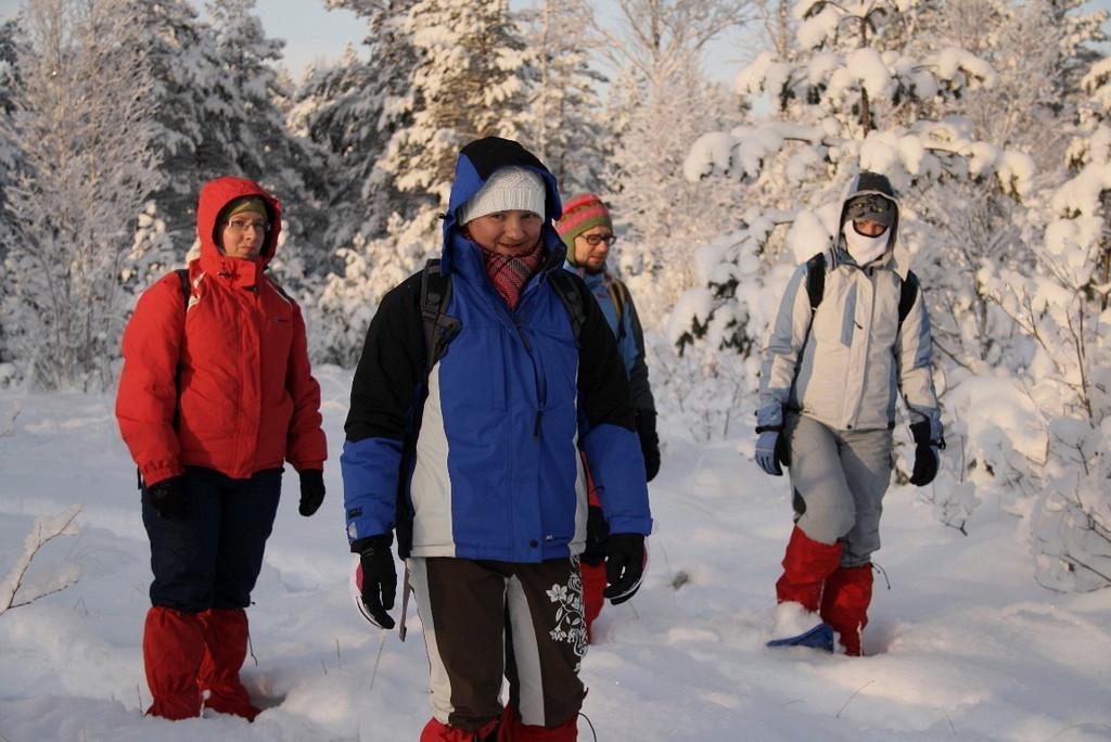 Snow shoe hike in Linnuraba