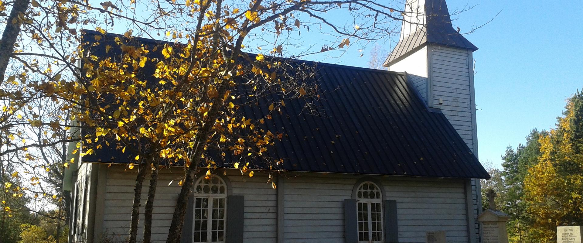 Nõva kirik uue katusega 2014. aastal