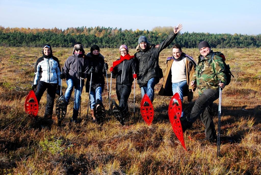 Bogshoeing in Rääma bog by Seikle Vabaks