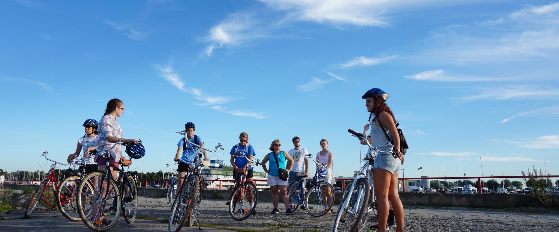 A picturesque bicycle tour of Kadriorg in Tallinn