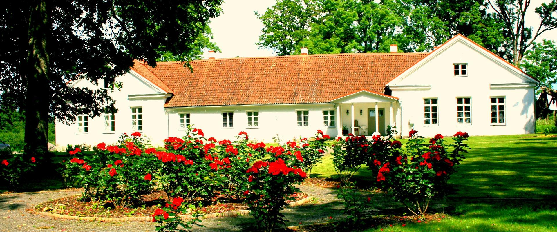 Tori manor and altarpieces