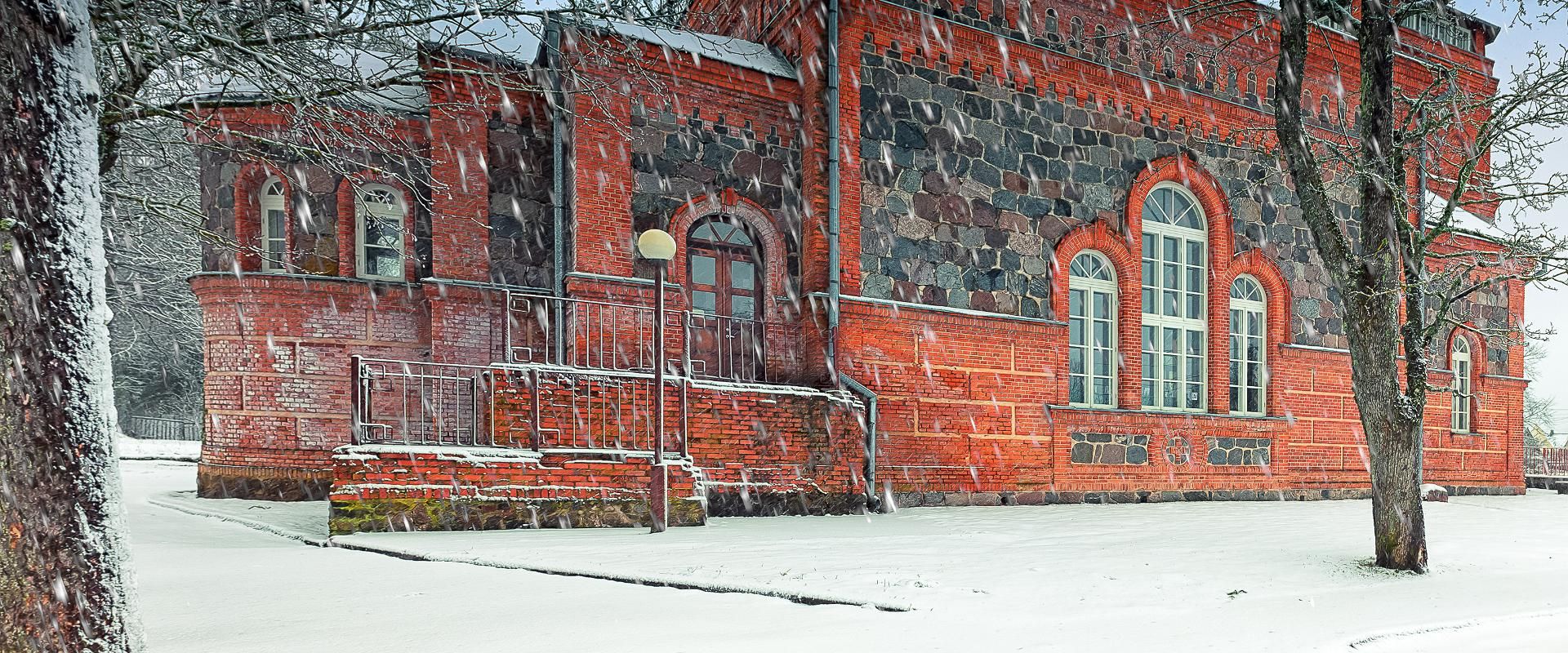 Tõrva Kirik-Kammersaal talvisel ajal