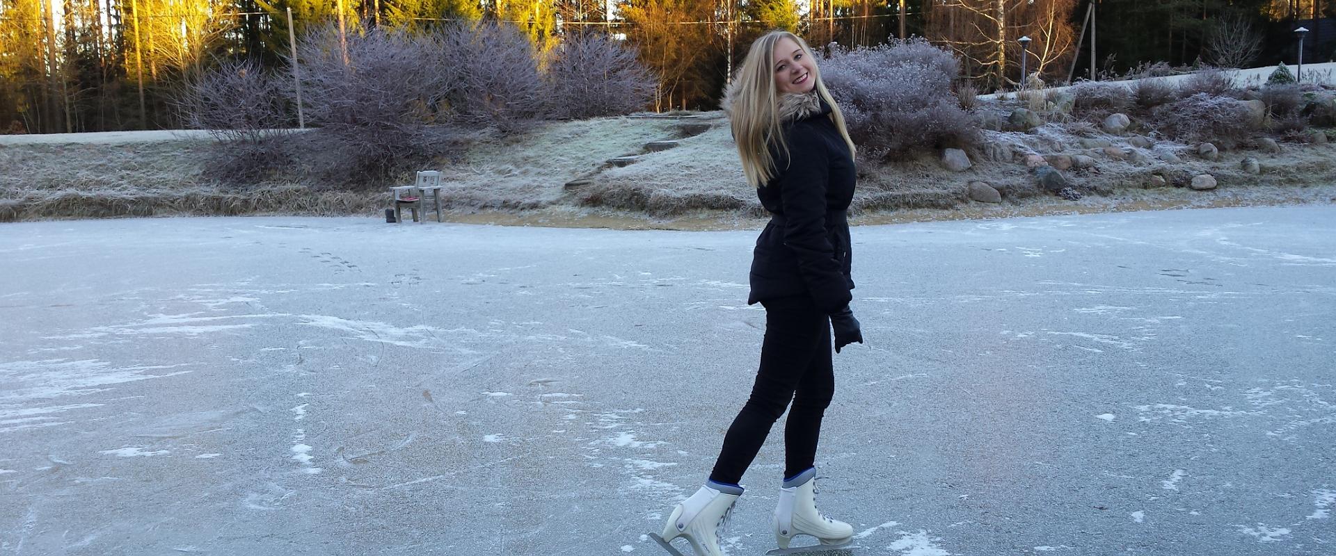 Eislaufen im Urlaubszentrum Kõrveküla
