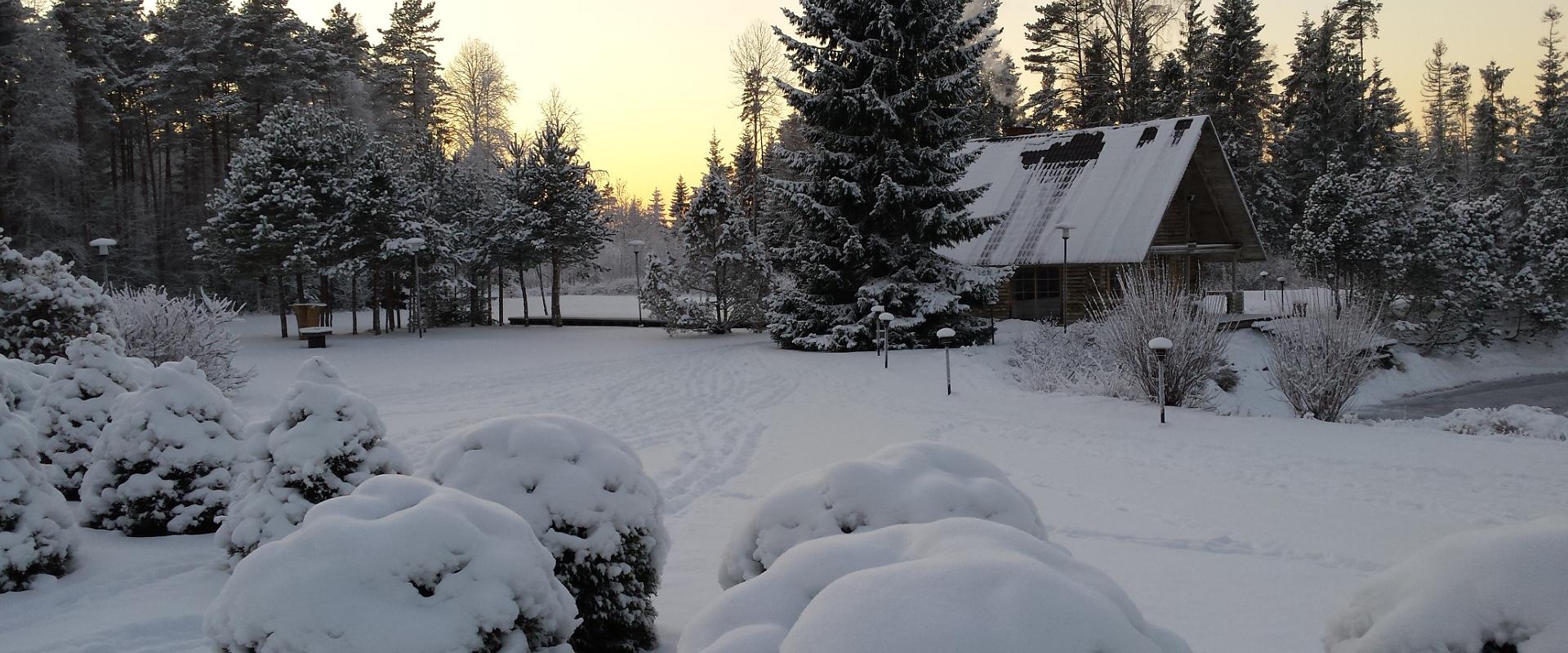 Eislaufen im Urlaubszentrum Kõrveküla