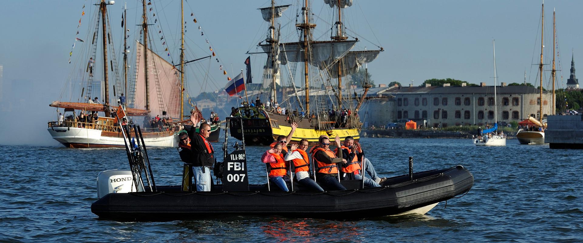 Meeressafari mit einem Festrumpfschlauchboot in der Bucht von Tallinn