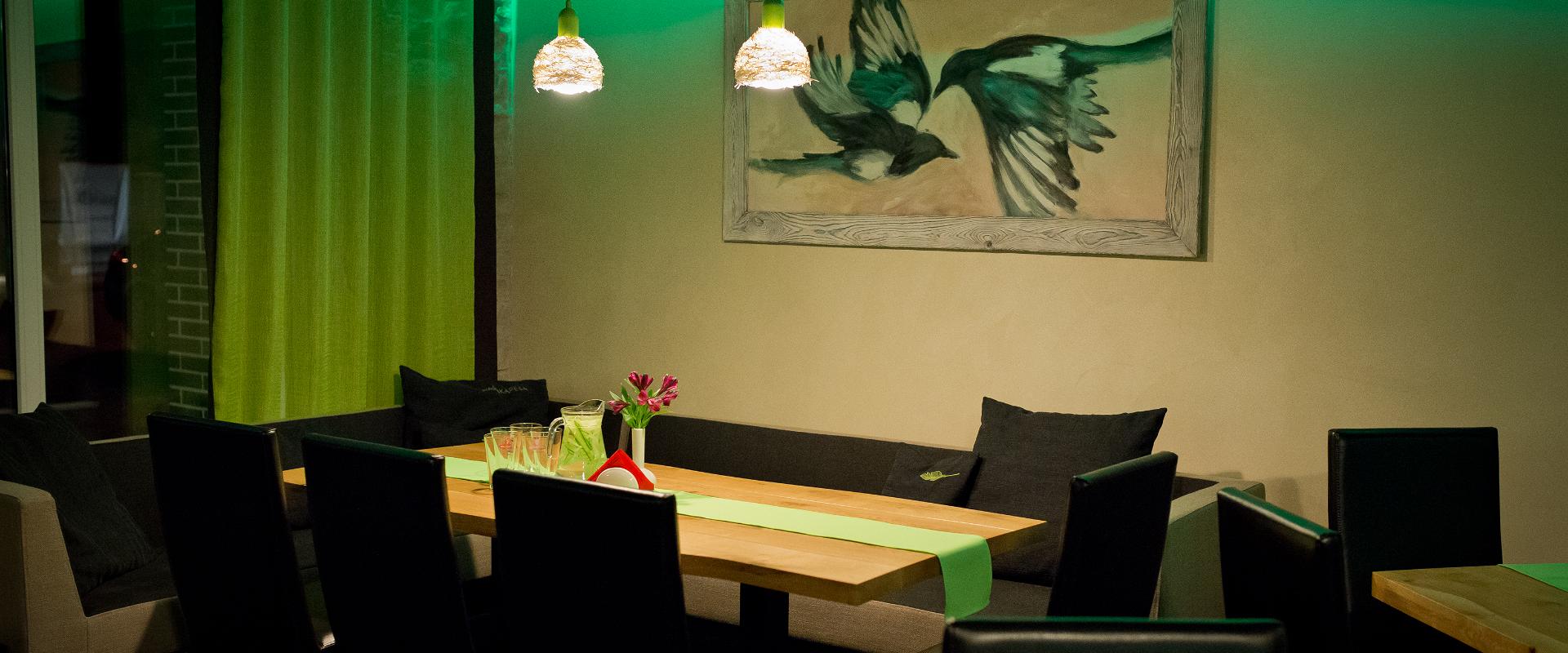 Harakapesa kohvik-pubi (Kahvila-pub Harakapesa)