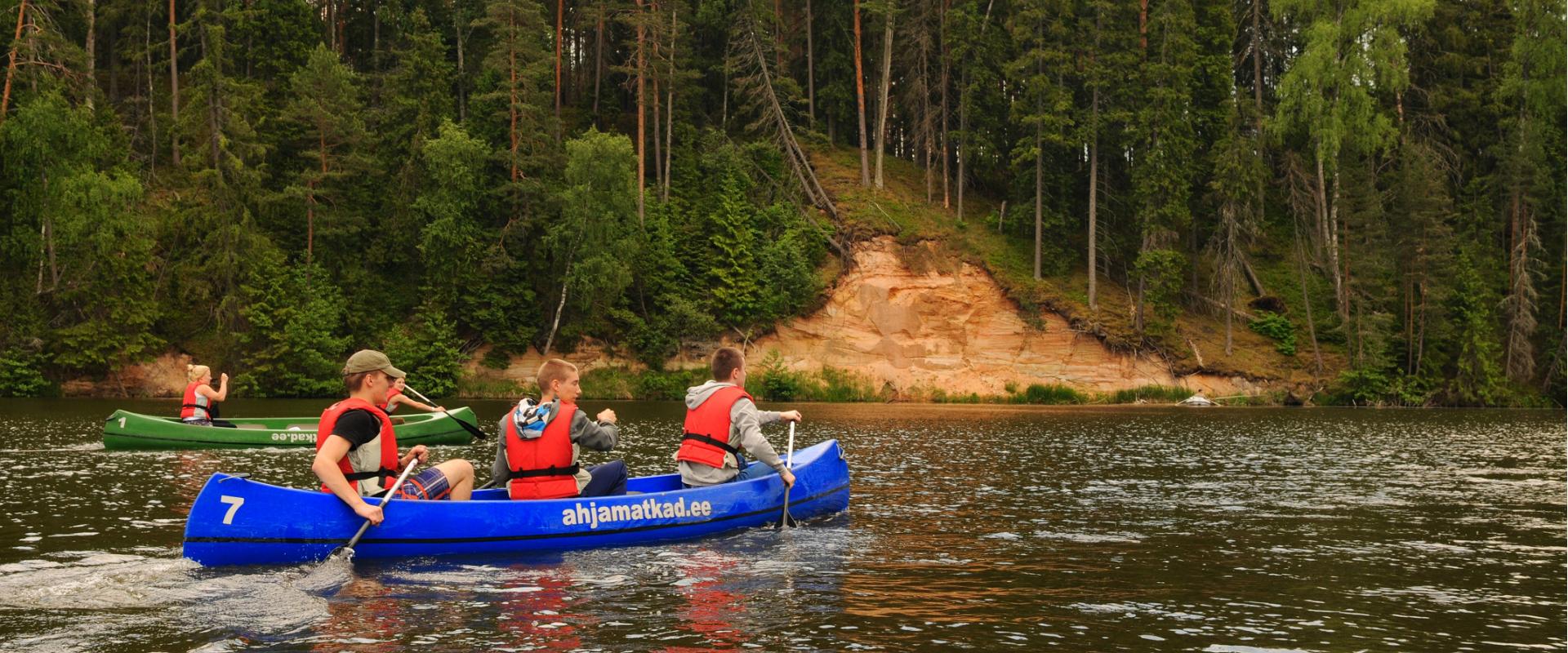 Canoeing on River Ahja with a pancake picnic