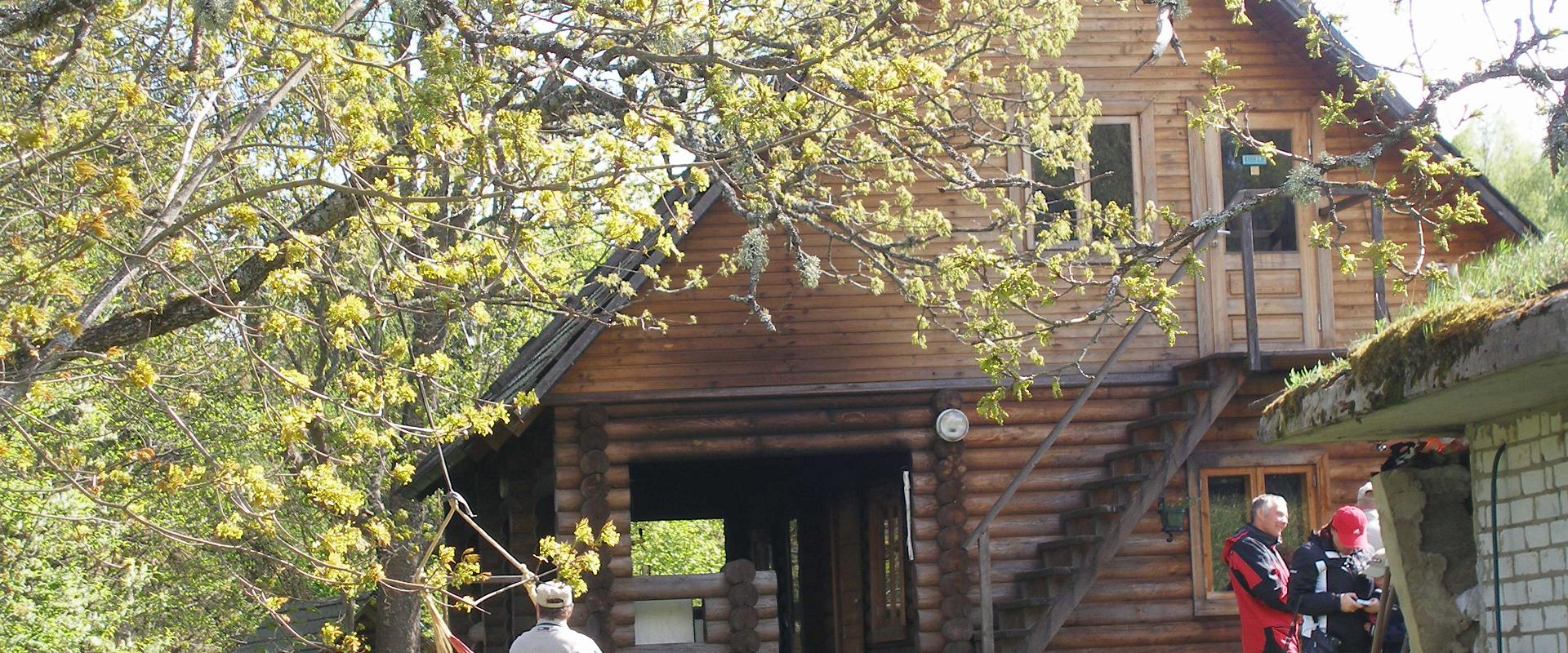 In Suitsusauna Talu you can spend a pleasant weekend enjoying the delights of a smoke sauna. There is enough room for 6–8 persons in the sauna and the