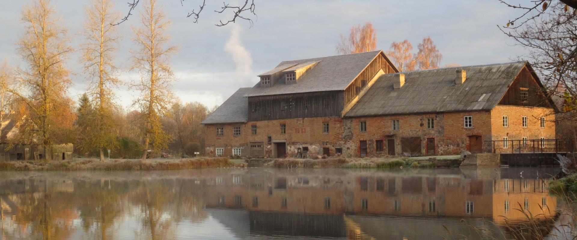 Hellenurmen myllymuseo syksyllä