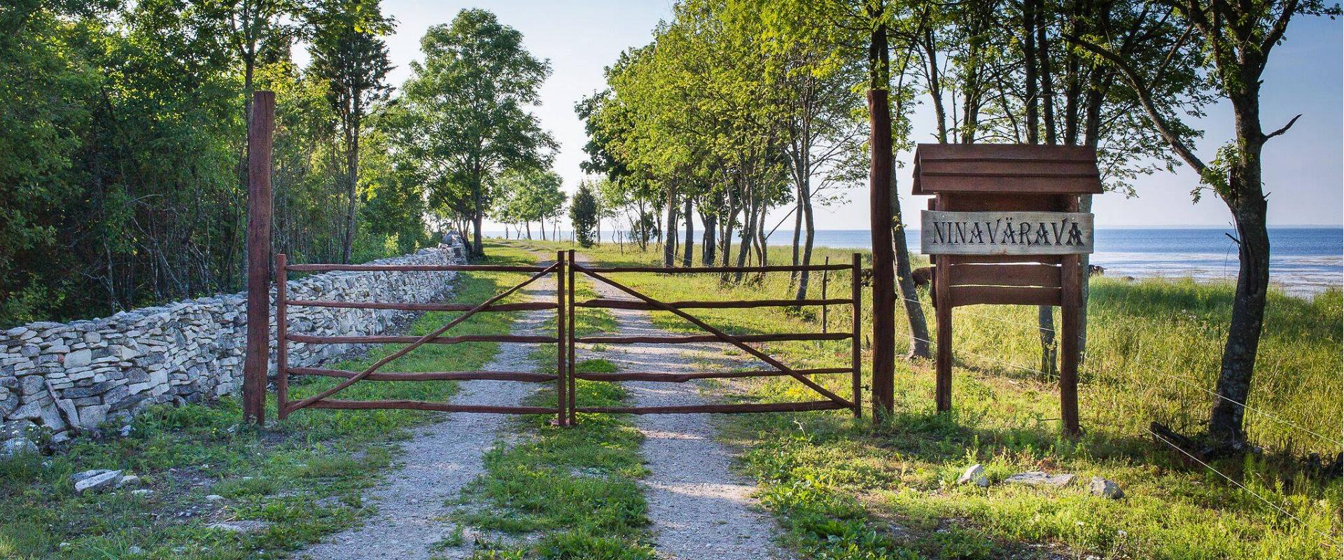 Ninavärava Holiday Home is located in the beautiful Vilsandi National Park, on Elda peninsula. As the building is located on the tip of the peninsula,