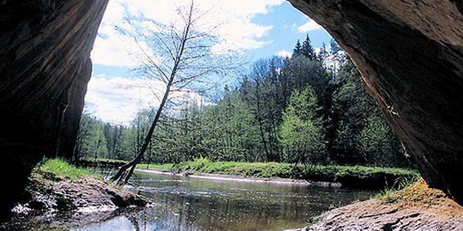 Sõjatare walls and Uku Cave