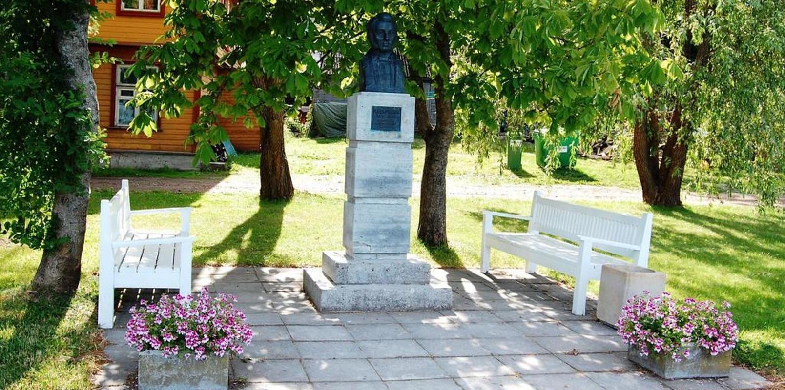 Carl Abraham Hunniuse Monument