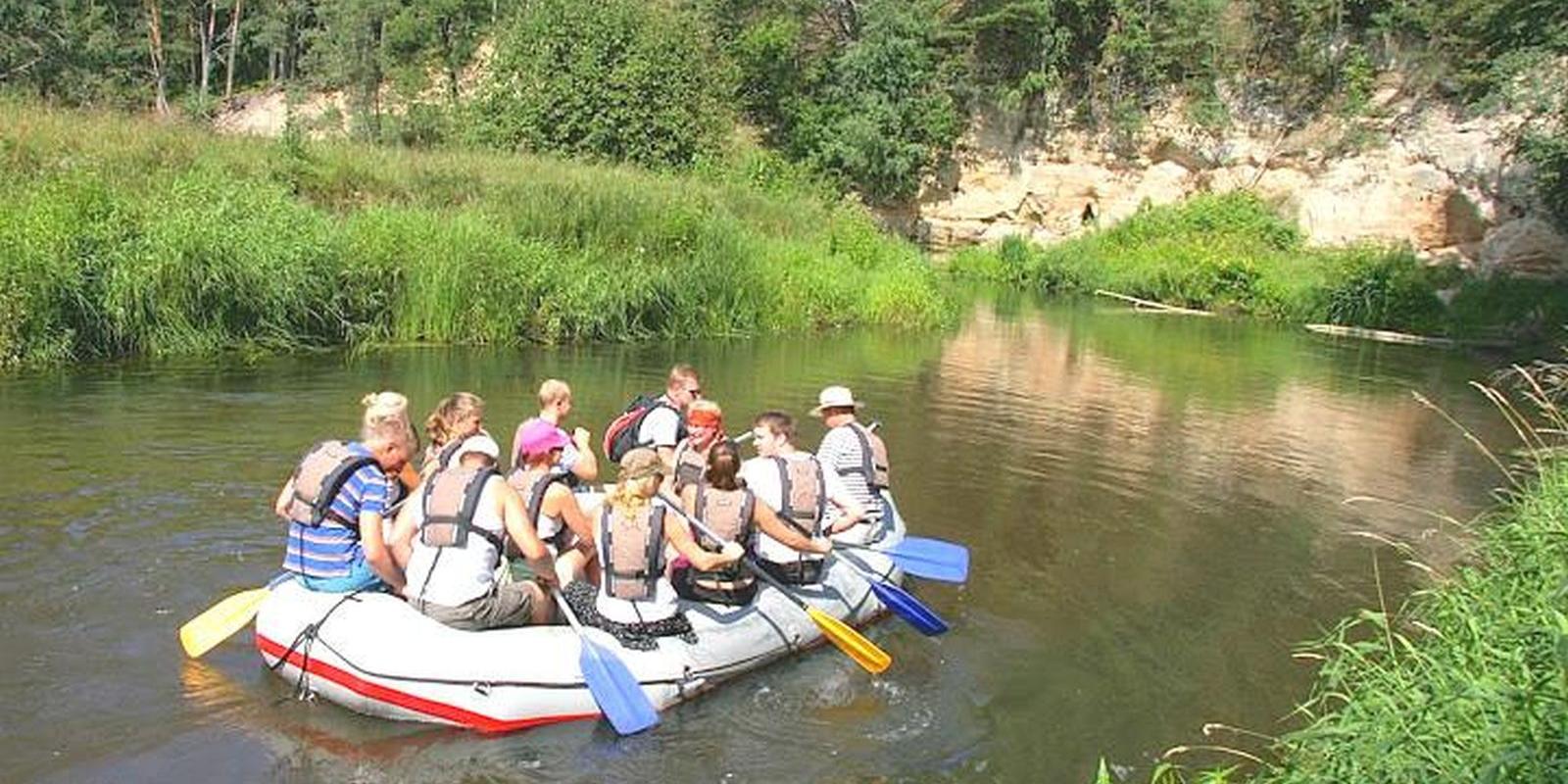 Eine hinreißende Raftingtour auf dem Fluss Ahja