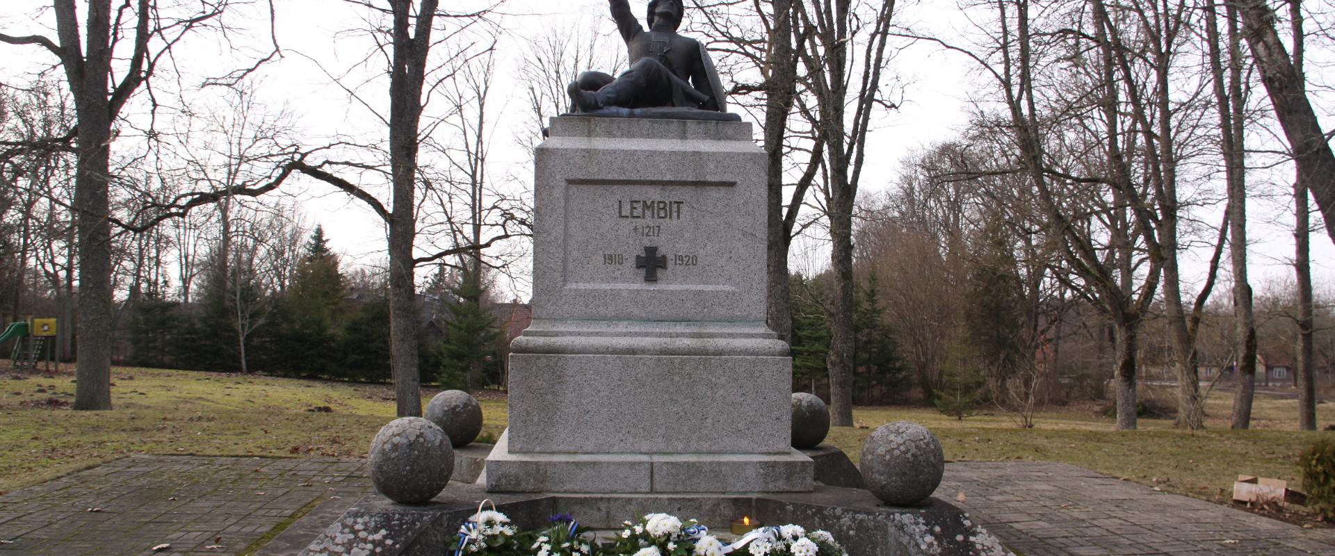 Lembitu-Denkmal für die Gefallenen des Unabhängigkeitskrieges in Suure-Jaani
