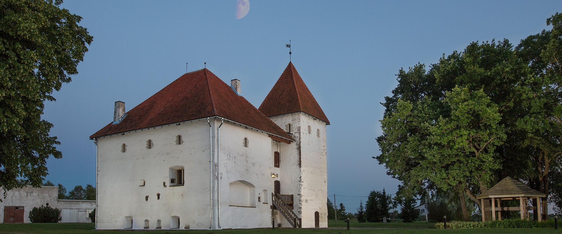 The construction of the vassal fortress on the Tallinn-Narva Hwy was started by Jakob von Taube in 1533. The Purtse Fortress on the large trade and mi