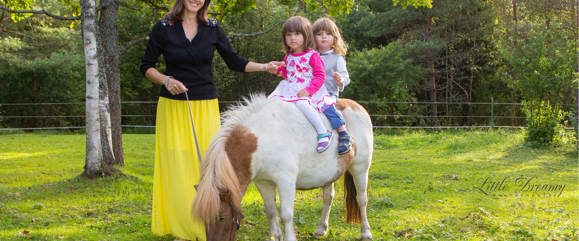 Unistuste fotosessioon koos ponidega ja ponisõit