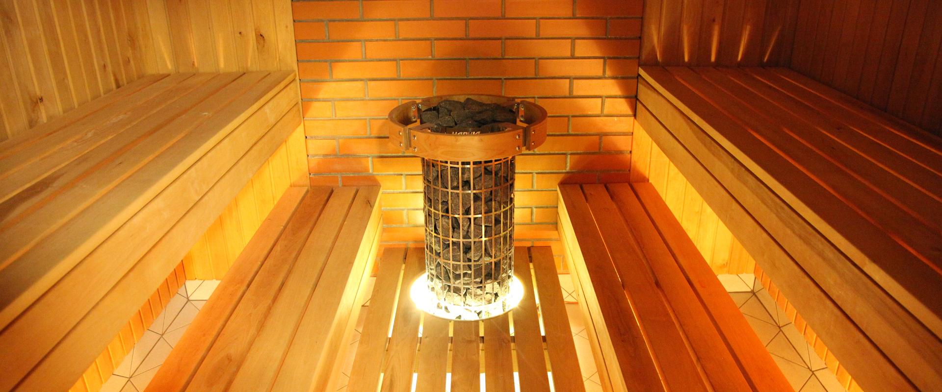 Sagadin kartanon jääkellarin sauna