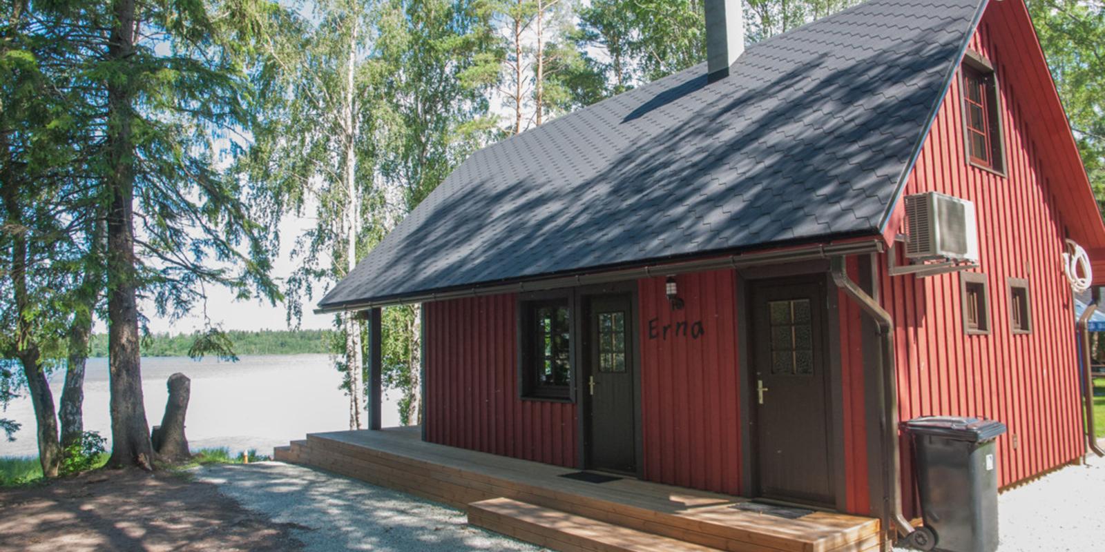 Am schönen See Karujärv liegt das gemütliche Familienhaus samt Sauna namens "Erna". Im Haus gibt es eine Küchenecke, eine Toilette, Sauna, Klimaanlage