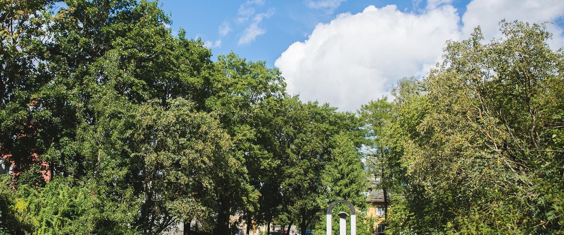 Monument and memorial park to Betti Alver