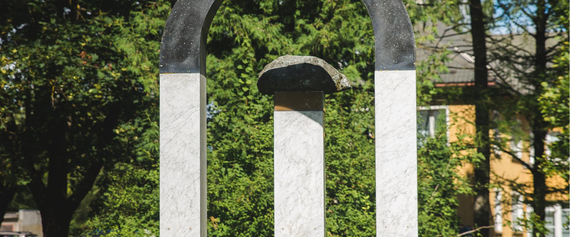 Monument and memorial park to Betti Alver