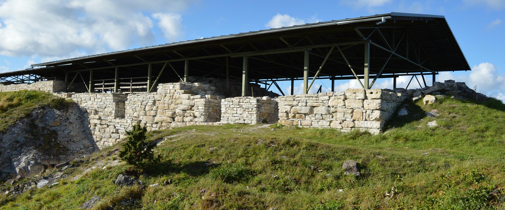 Die Ruinen der Ordensburg Maasi