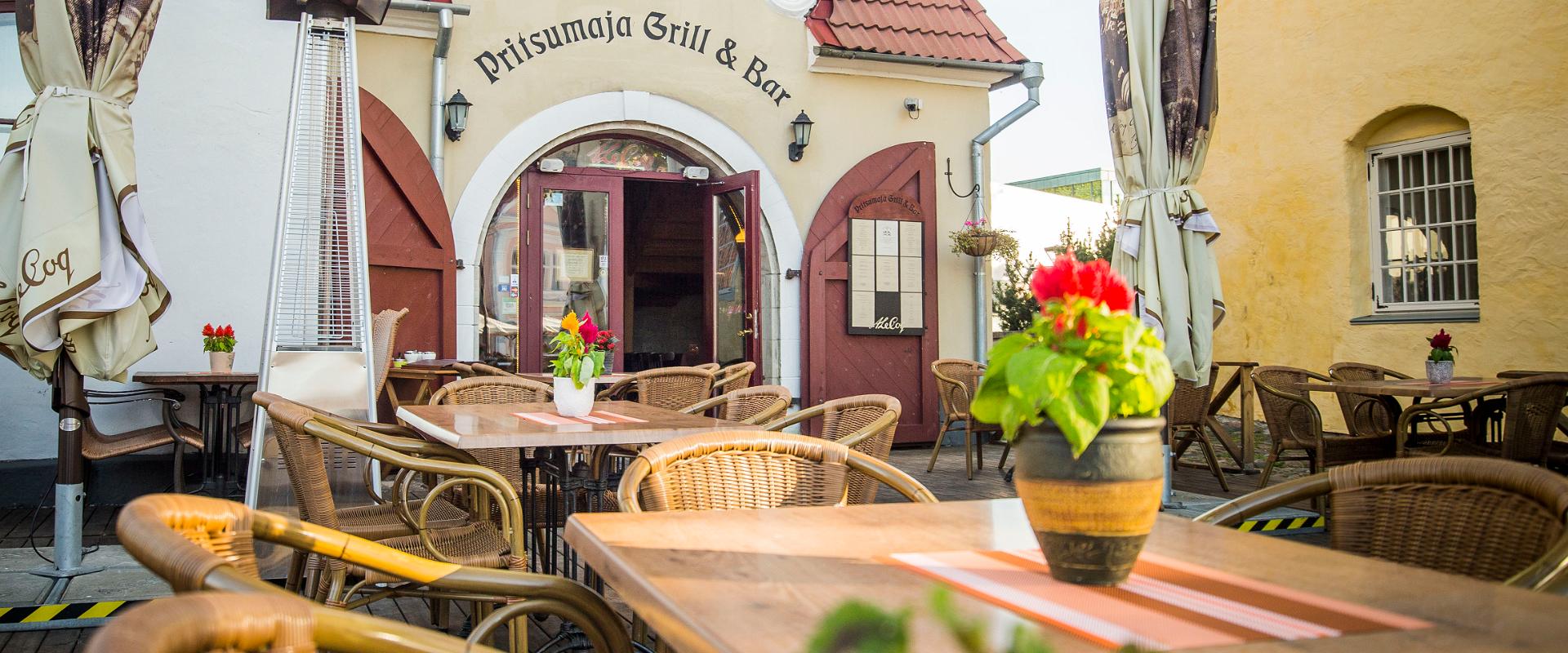 Krodziņš "Pritsumaja Grill & Bar" ir mājīgs krodziņš Kuresāres centrā. Krodziņa nosaukums ir cēlies no ugunsdzēsēju depo, kas tika atvērts 1868. gadā.