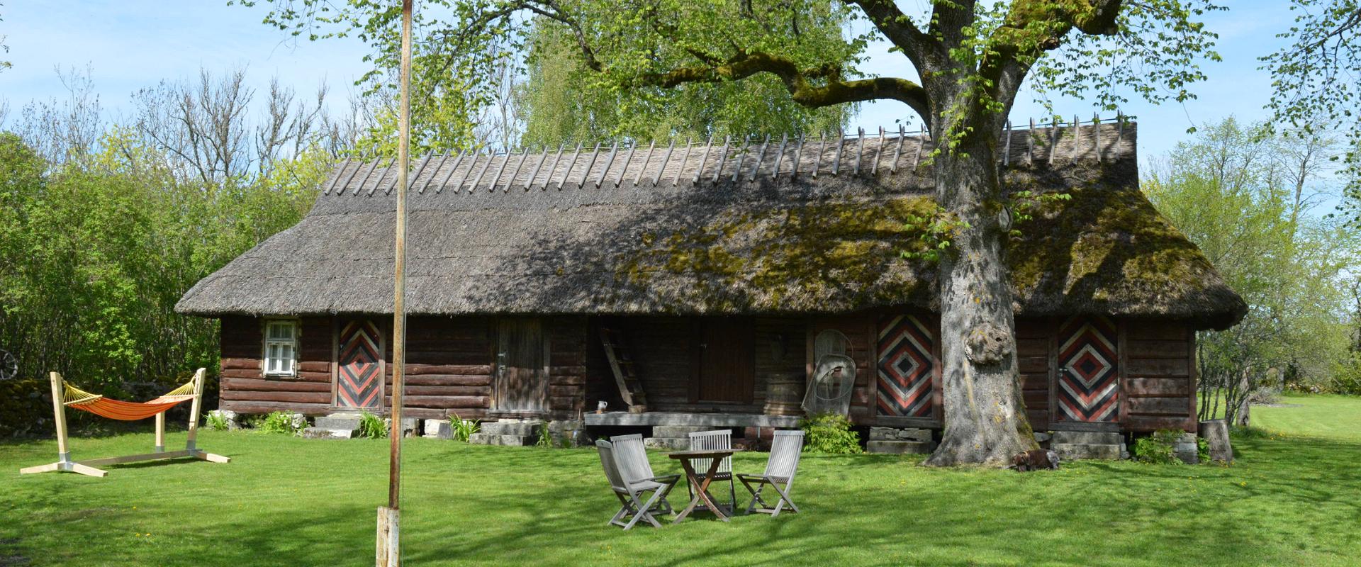 The unique and authentically restored Mihkli Farm complex is located in the village of Nautse on Muhu island. The main building has a studio-kitchen, 