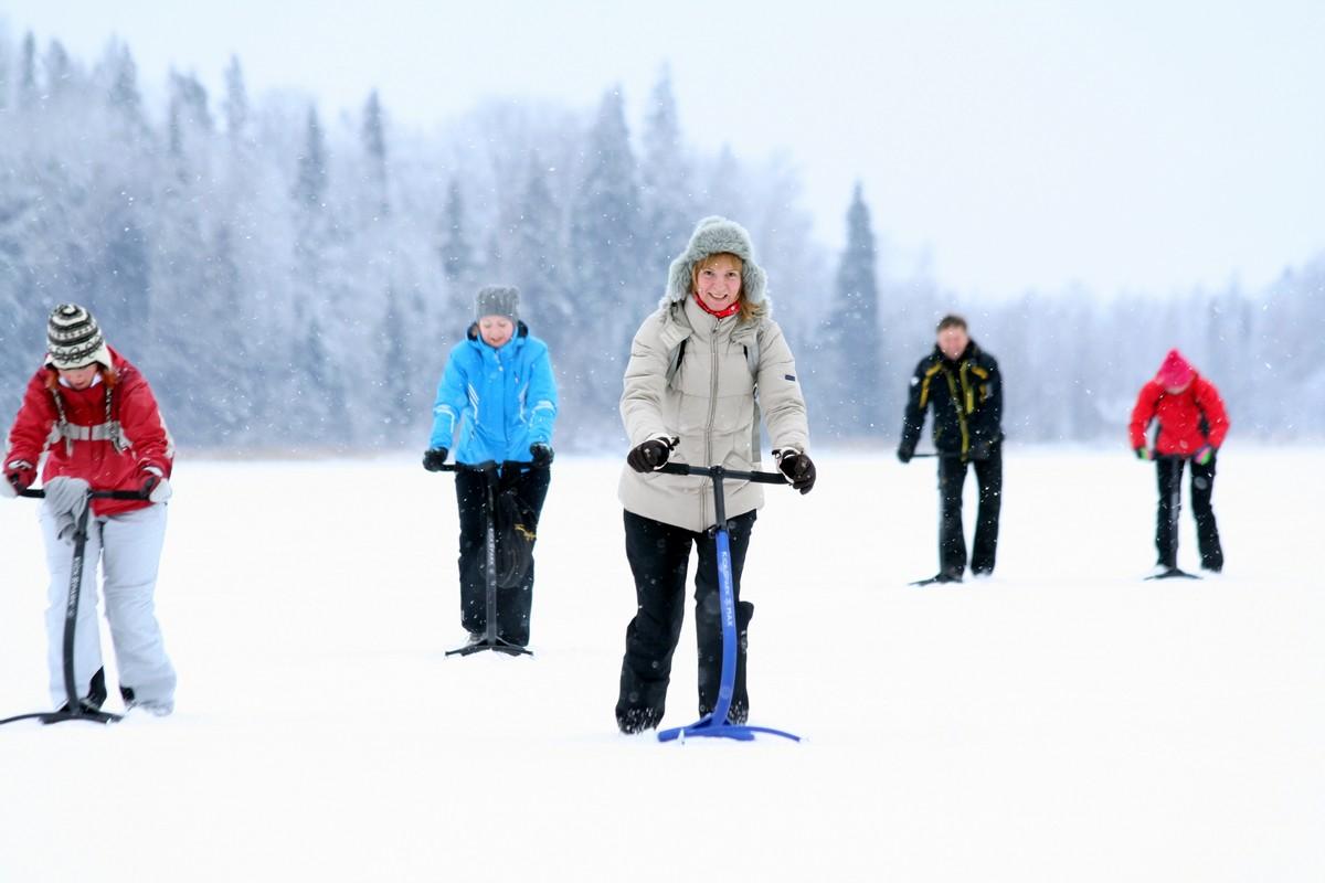 Tõukekelgumatk Otepää Pühajärve jääl või lumistel liikumisradadel