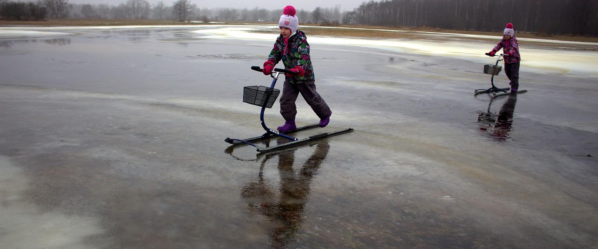 Kicksled trips in Soomaa