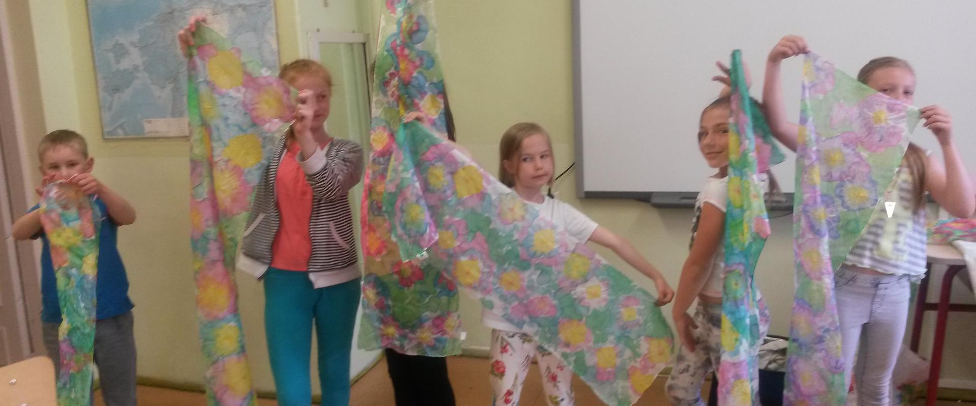 Silk painting with children