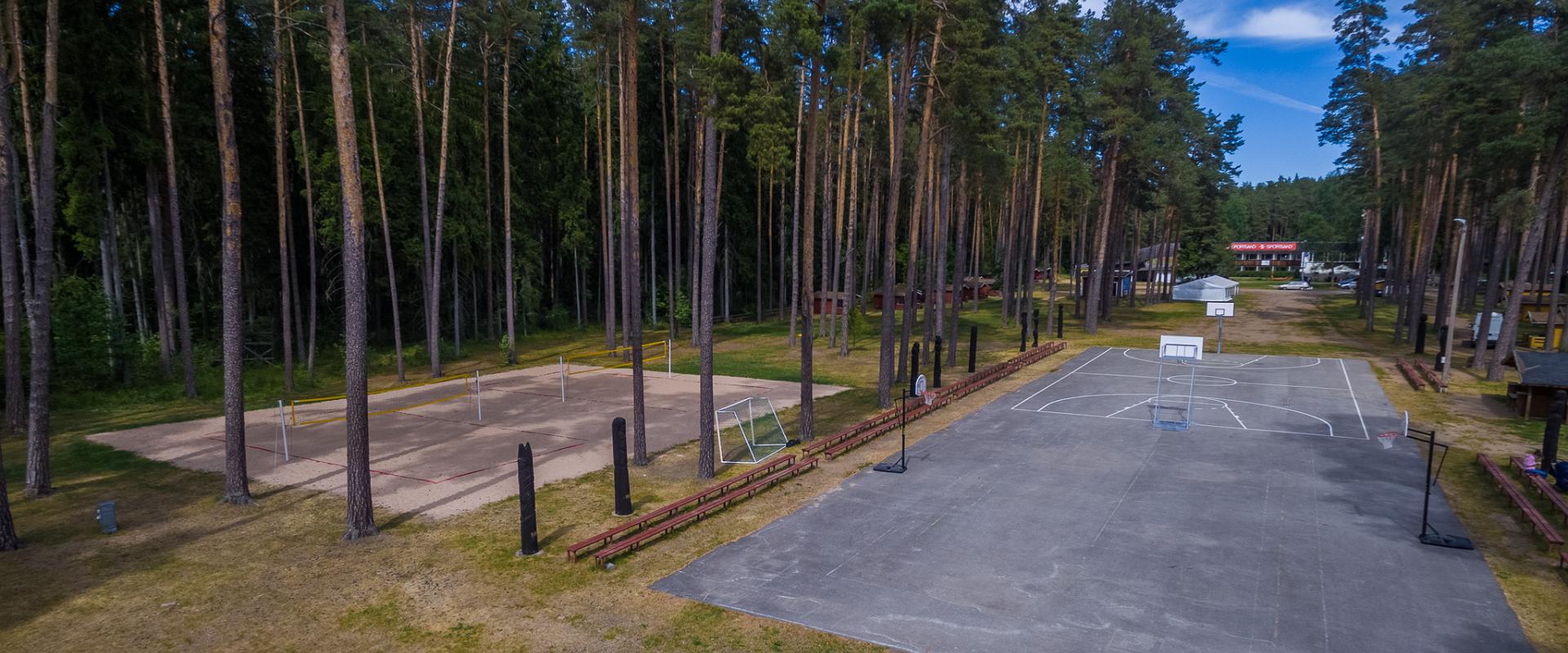 Tartumaa Tervisespordikeskuses saad aktiivselt puhata, vaba aega veeta ja tervist tugevdada. Maajumalate park annab energiat! Tegevust on siin kõigile