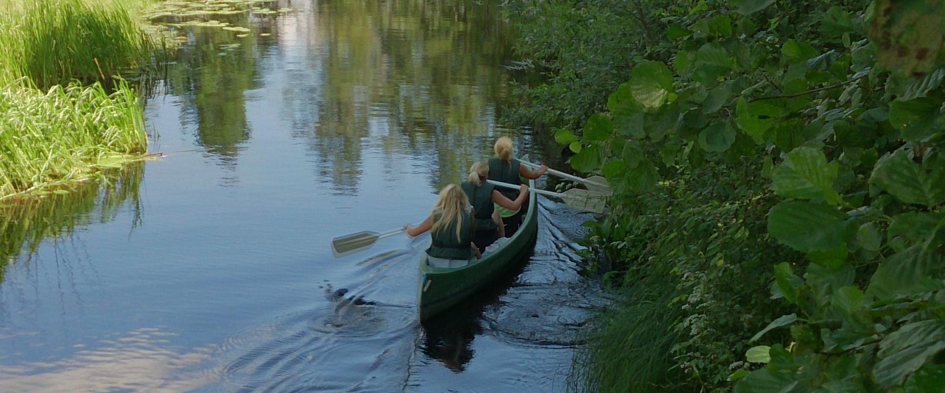 Kanuu.ee kanuumatk perele 4-kohalise turvalise kanuuga Audru jõel