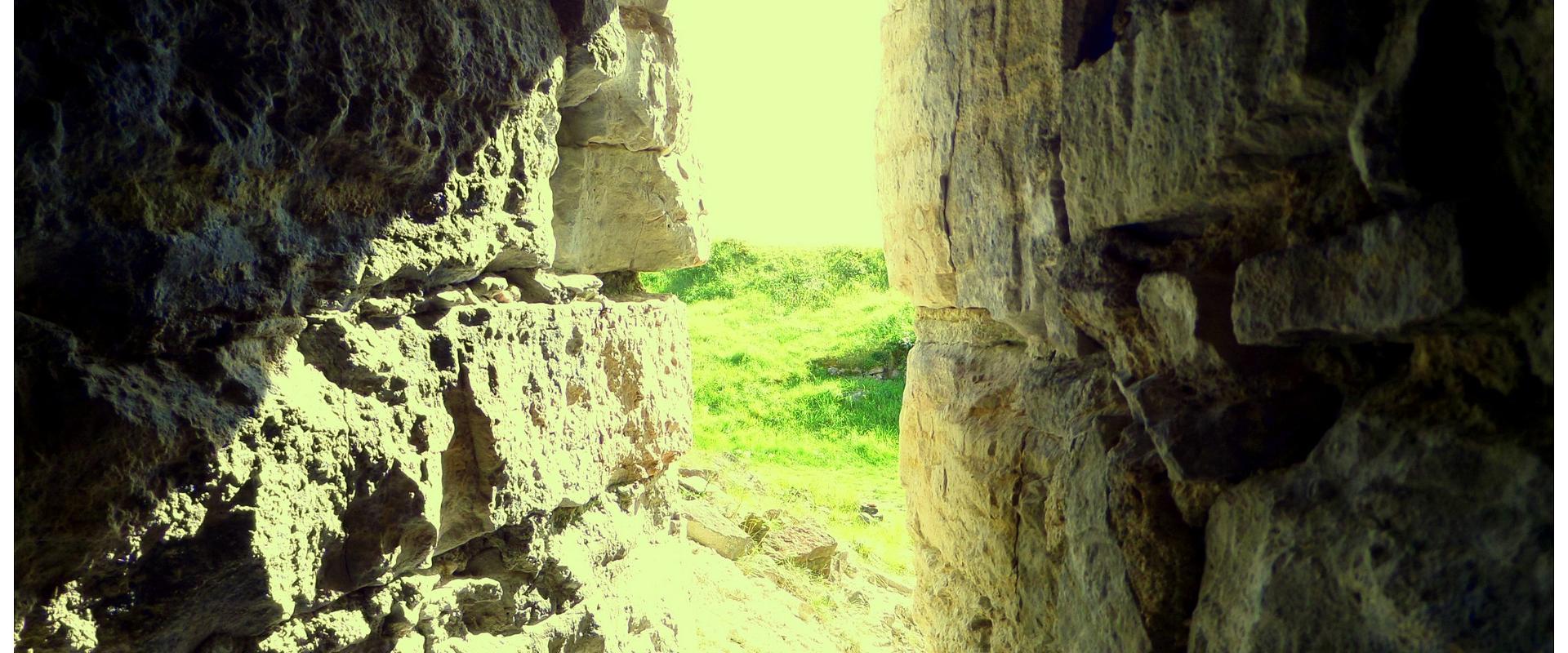 Die Ruinen der Ordensburg Maasi