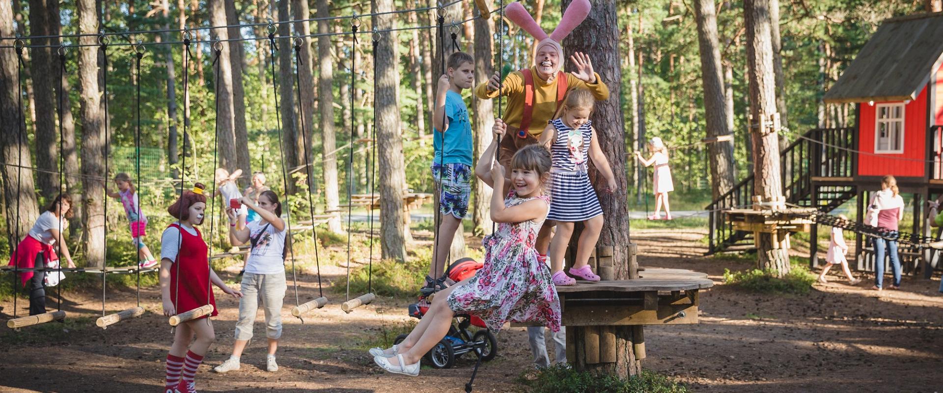 Lotes zemes tematiskais parks - lielākais tematiskais parks visai ģimenei Igaunijā!