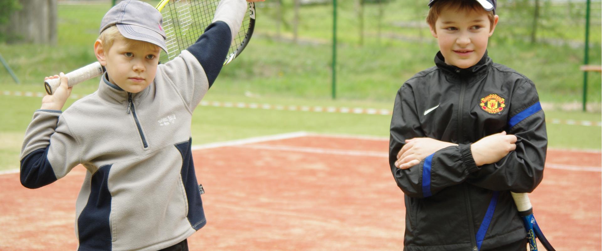 Tennisplatz des Feriendorfes Pidula Forell