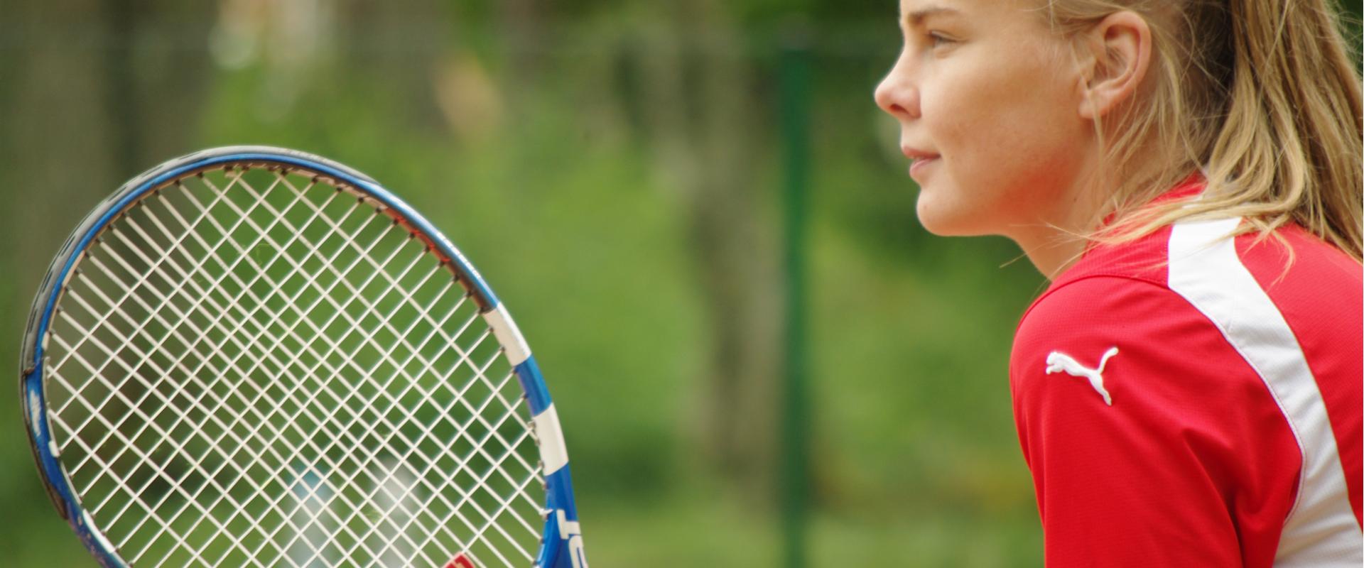 Tennisplatz des Feriendorfes Pidula Forell