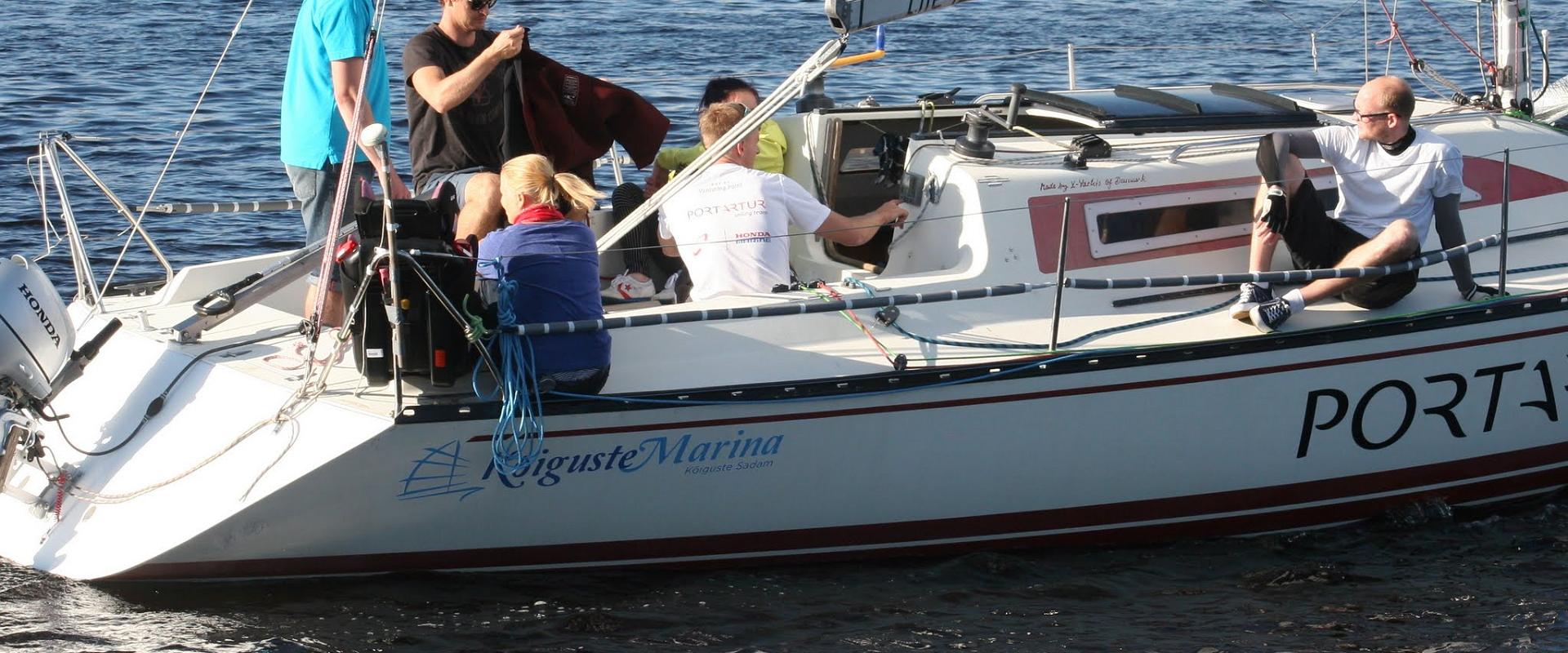 Segeln mit der Gesellschaft in der Bucht von Pärnu