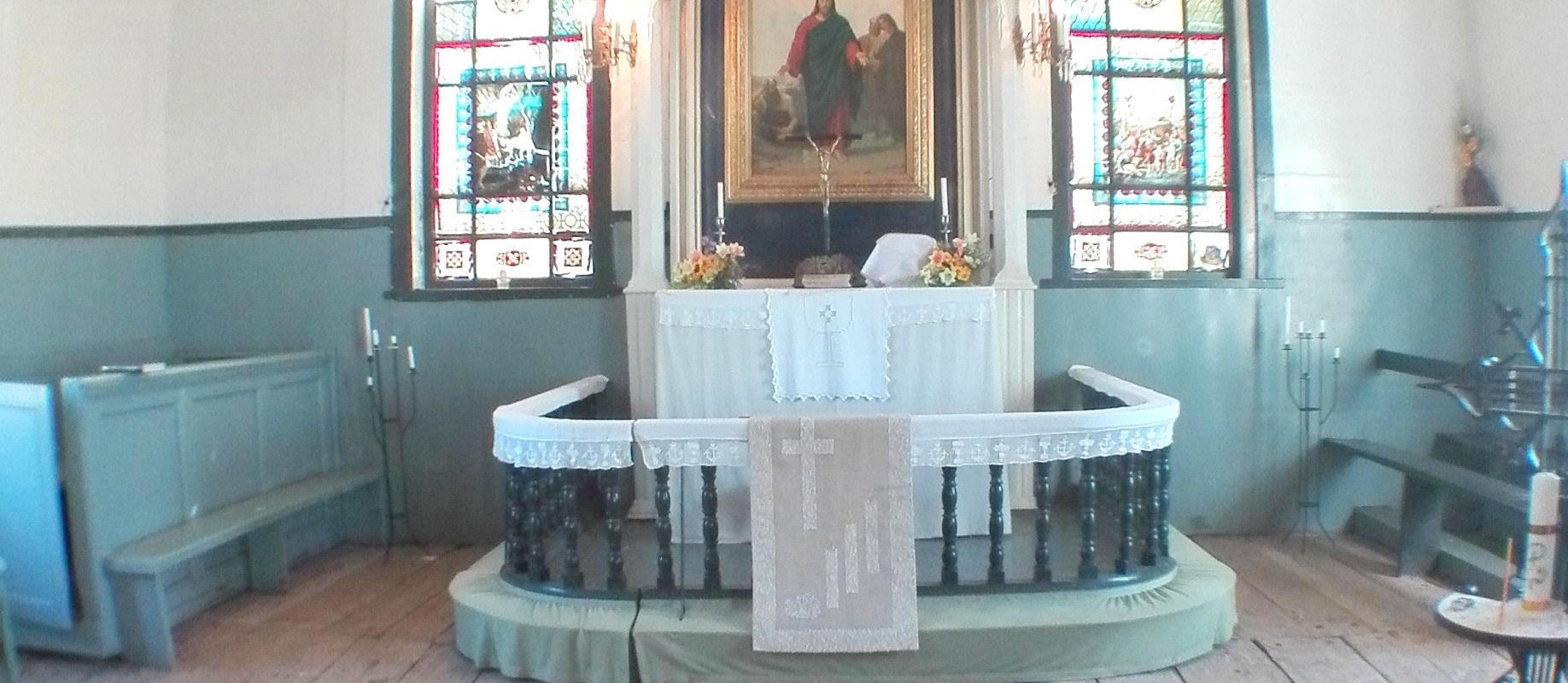 Nõva Püha Olevi kiriku altar