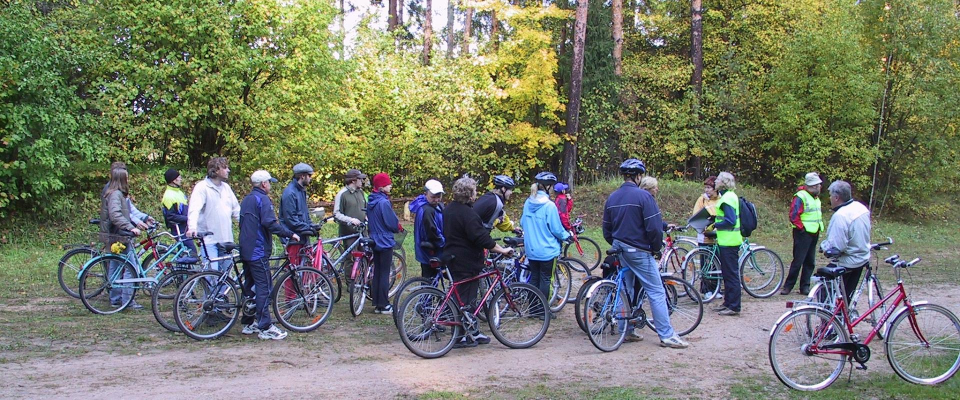 Vapramē (Vapramäe)-Vitipalu-Vellavere ekskursija ar velosipēdiem cauri vecajiem ciemiem