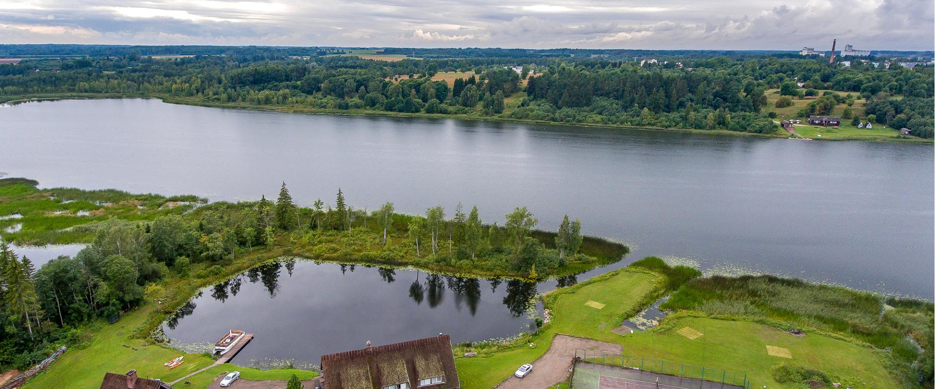 Sammuli Puhkeküla Viljandi järve kaldal