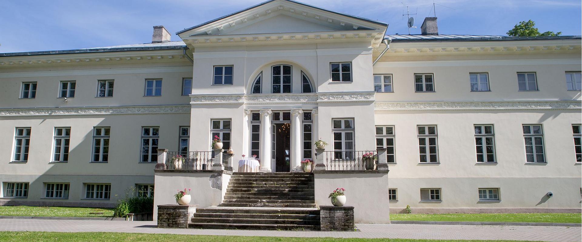 Saku Mõis & Saku Manor pargipoolne sissepääs