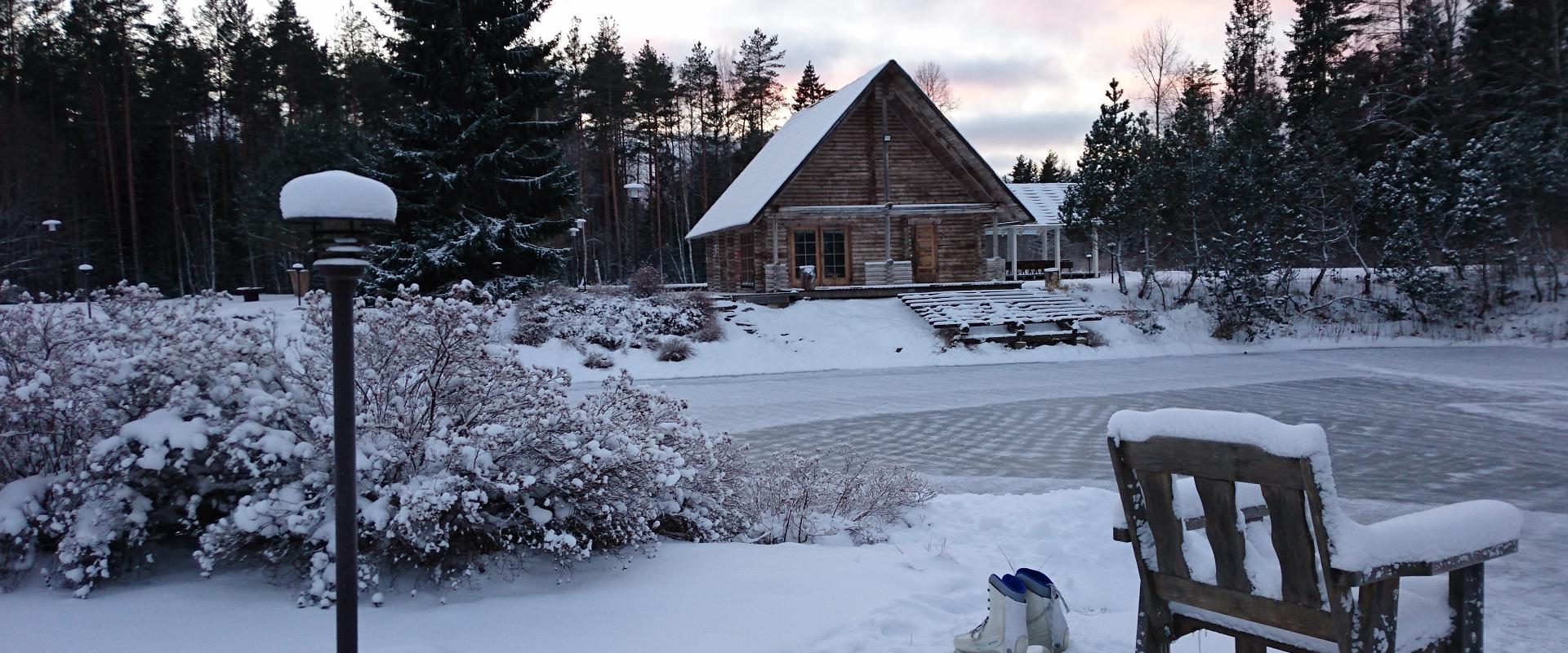 Eislaufen im Urlaubszentrum Kõrveküla