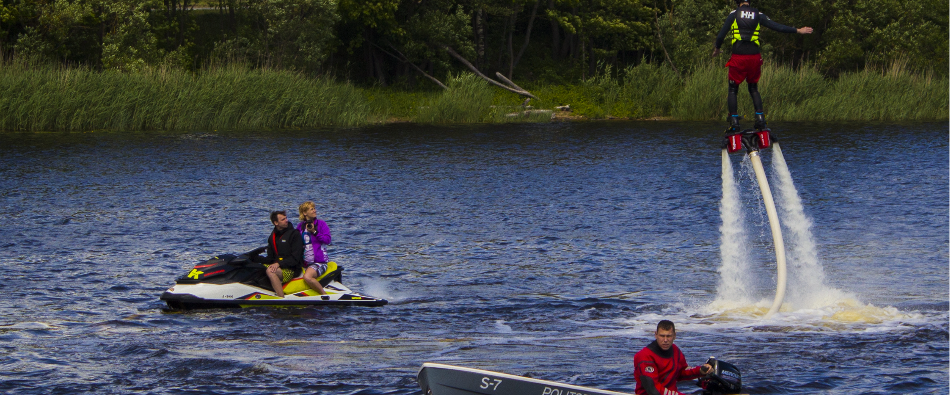 Flyboard-lennätys Pärnun joella