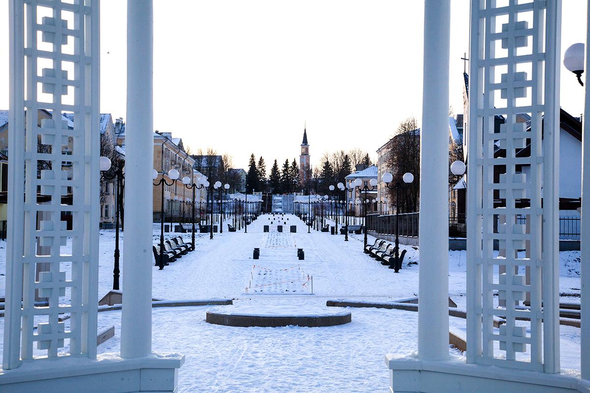 Sillamäen Mere puiestee -katu ja rantapromenadi